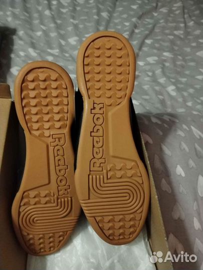 Черная обувь reebok с биркой