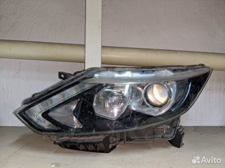 Фара левая Nissan Qashkai J11 260604EH1A
