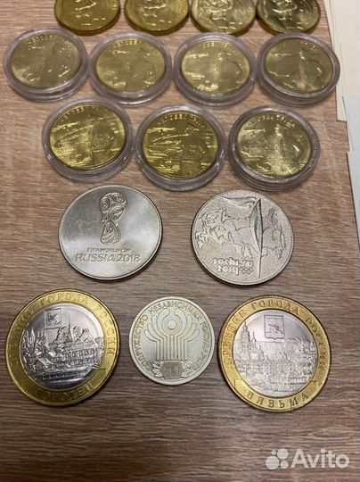 Купюры и монеты одним лотом