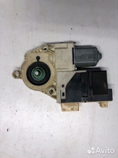 Мотор (моторчик) стеклоподъемника передний левый