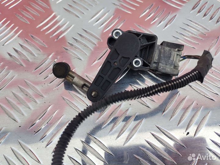 Датчик уровня подвески задний Peugeot 3008