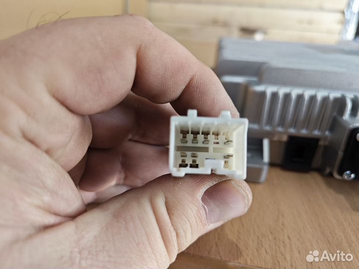 Преобразователь 12-220В 1000 ватт 712W25441-6051