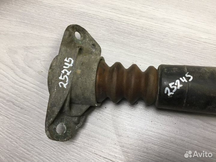 Опора амортизатора задняя левая Volkswagen Golf