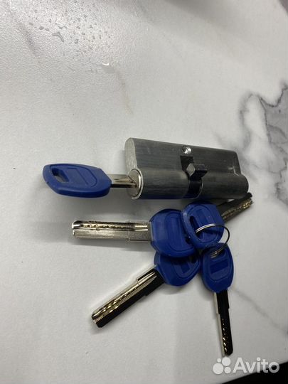 Личинка замка