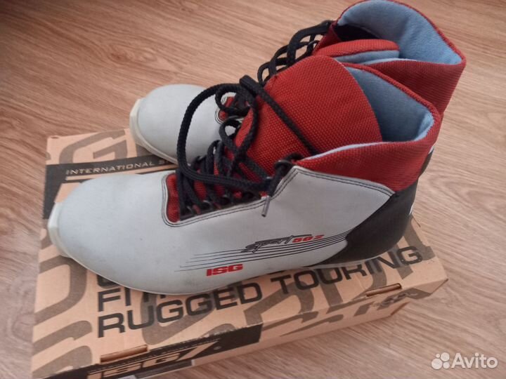 Лыжные ботинки
