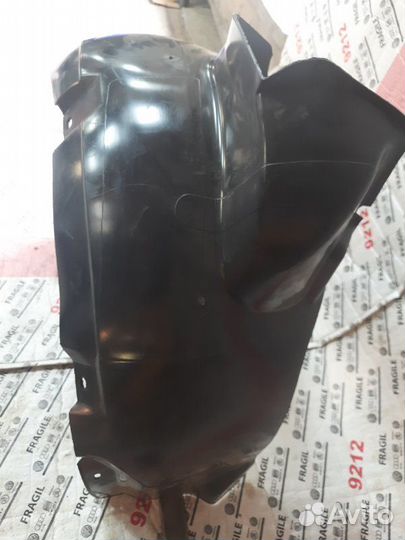 Подкрылок передний левый Volkswagen Polo sedan