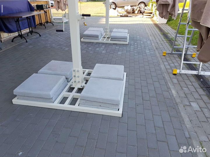 Уличный зонт для летней террасы