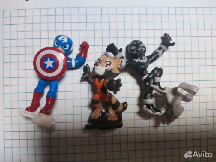Игрушки киндер Marvel пакетом