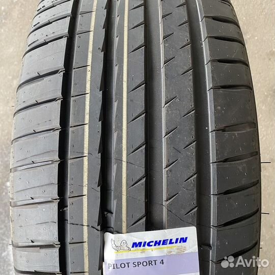 Michelin Pilot Sport 4 225/55 R19 Y