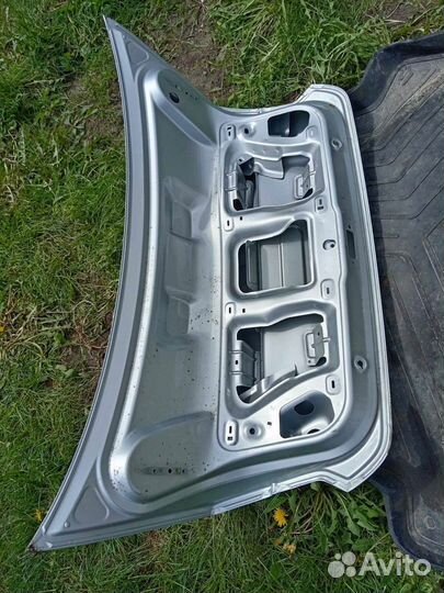 Крышка багажника на volkswagen polo