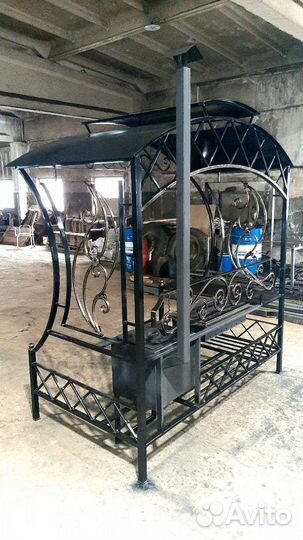 Мангал с крышей