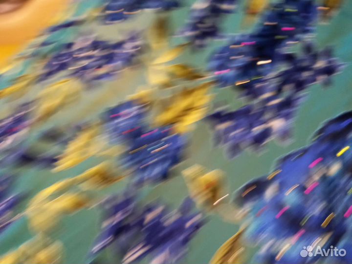 Материал шифон,очень красивый, переливаются цвета