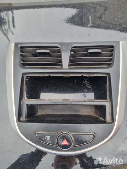 Рамка магнитолы Hyundai Solaris