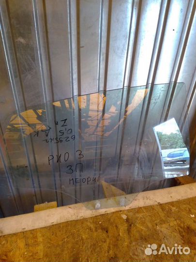 Стекло задней правой двери Kia Rio 3