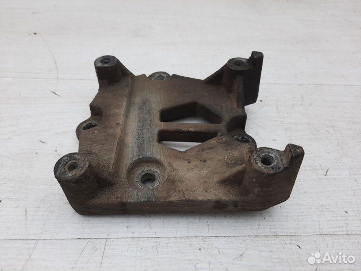 Кронштейн компрессора кондиционера Chrysler