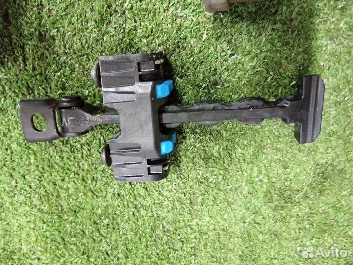 Ограничитель двери передний правый Audi A1 8X1