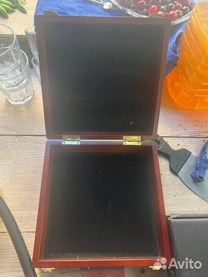 Небольшой интерьерный чемодан