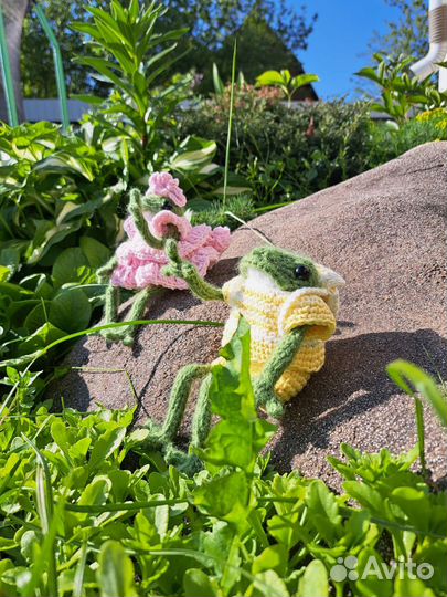 Вязаная лягушка