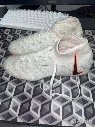 Футбольные бутсы Nike Phantom Luna