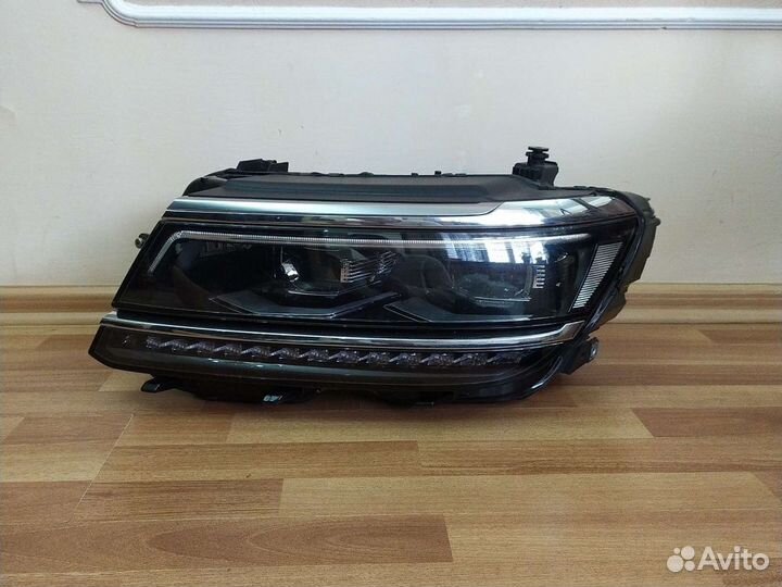 Volkswagen Tiguan 2 Фара левая