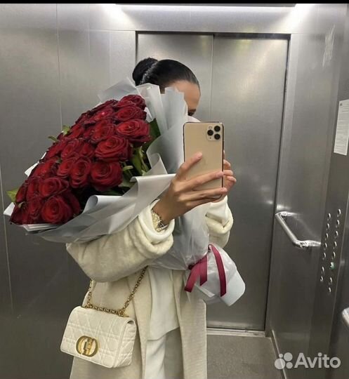 Розы девушки