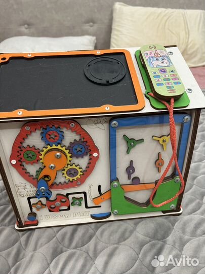 Игрушка Домик бизиборд