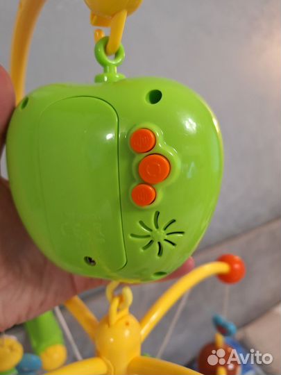 Мобиль на кроватку жирафики