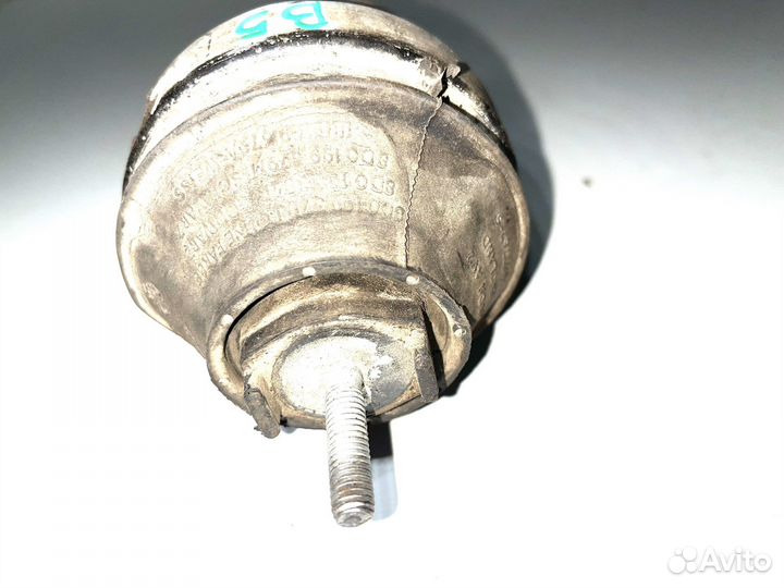 Подушка двигателя Passat B5
