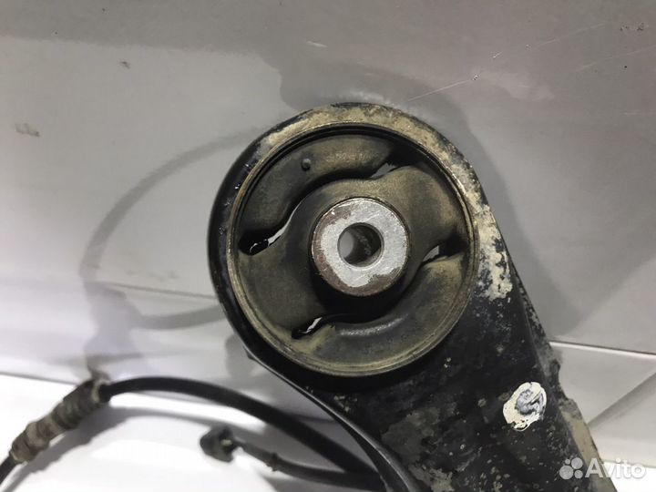 Задняя цапфа со ступицей Mitsudishi Lancer9