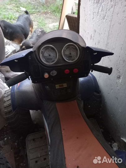 Детский квадроцикл на аккумуляторе