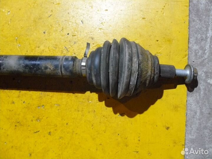 Приводной вал правый Volkswagen Passat B6 2006