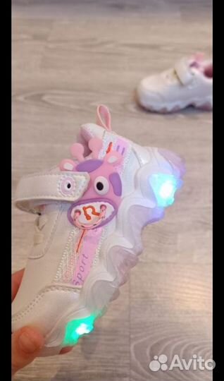 Кроссовки для девочки 23