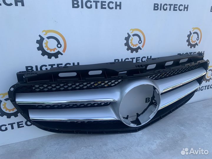 Решетка радиатора Mercedes A2128851022