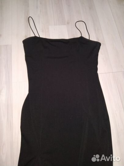 Платье с разрезом