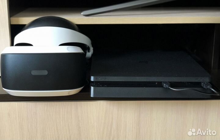 Sony PlayStation 4 Slim 1Tb + полный набор VR