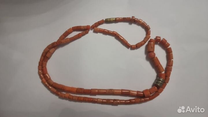 Коралловые бусы