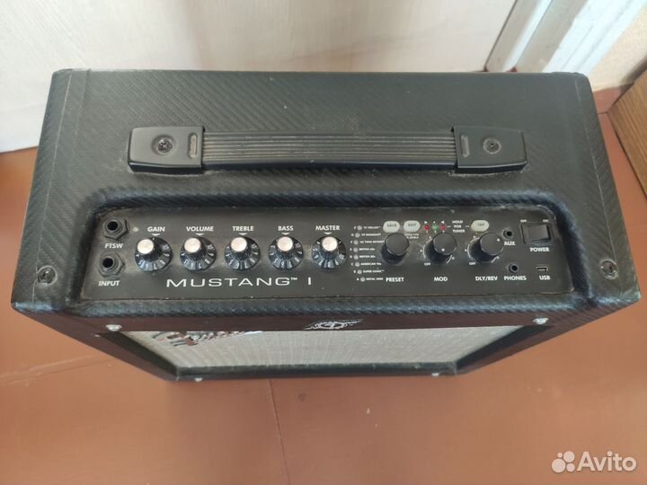 Гитарный комбоусилитель