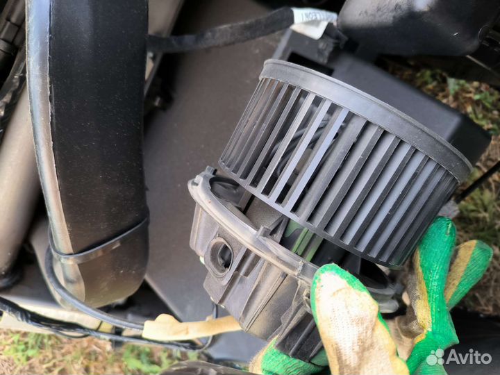 Renault Sandero вентилятор печки салона