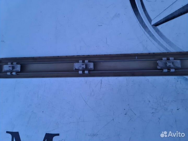 Молдинг передней правой двери Mercedes W202