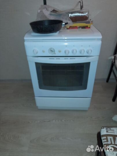 Газовая плита бу Ariston