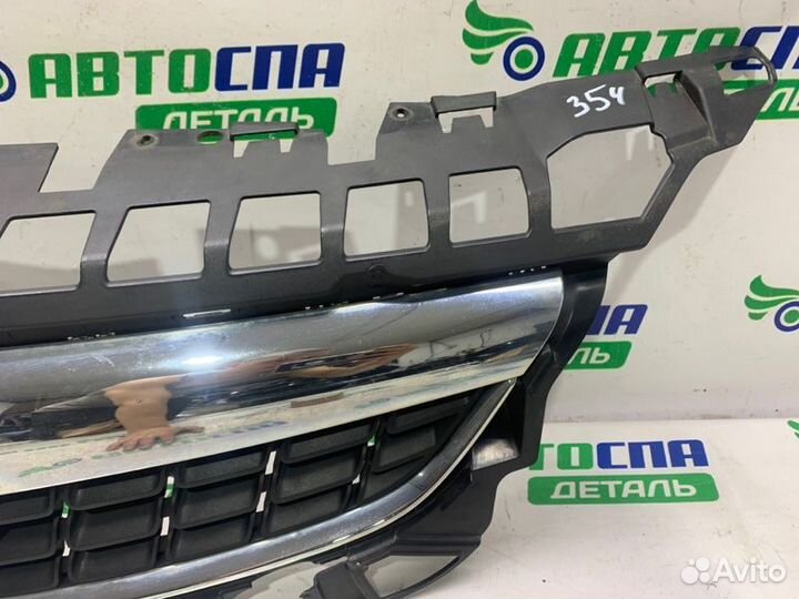 Решетка радиатора передняя Opel Astra J хетчбек