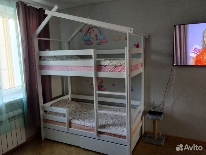 Детская двухъярусная кровать из дерева