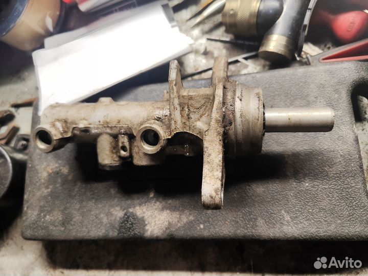 Главный тормозной цилиндр Volkswagen polo 5