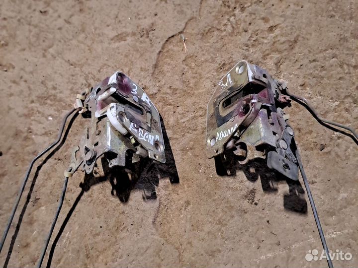 Замок двери задний левый /правый Kia Avella