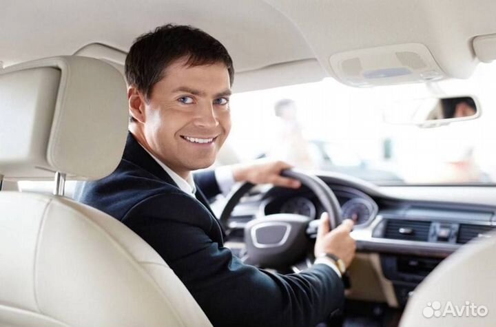 Водитель со своим авто