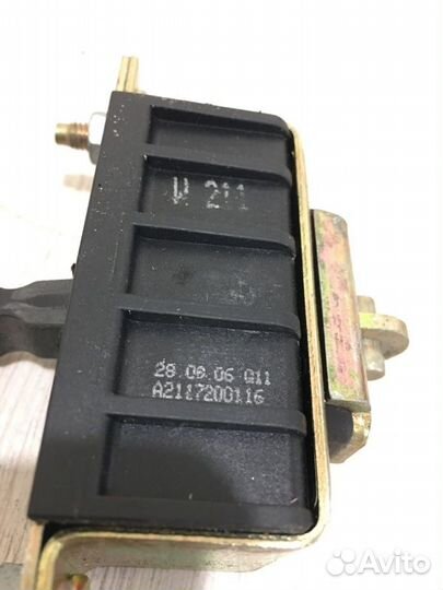 Ограничитель двери передний правый Mercedes Benz