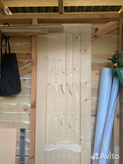 Дверь входная деревянная