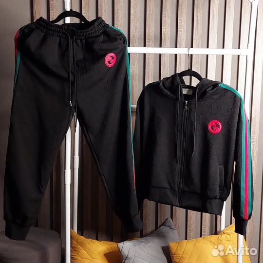 Спортивный костюм женский