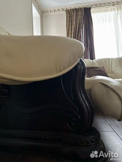 Диван из натуральной кожи с пуфиком