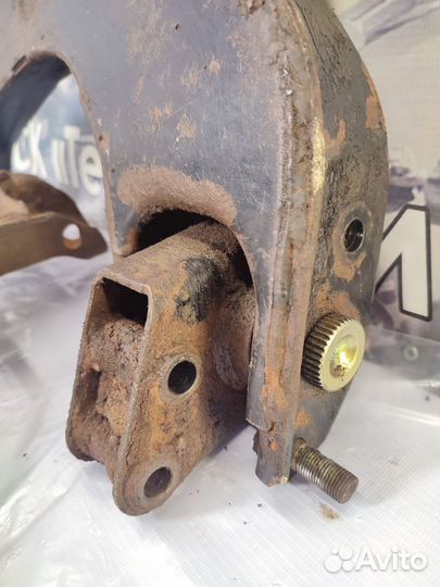 Рычаг передней подвески Mitsubishi Pajero 2